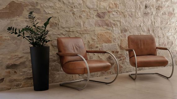 Rénovation et repigmentation du cuir fauteuils, canapés, banquettes de restaurant, à Marseille
